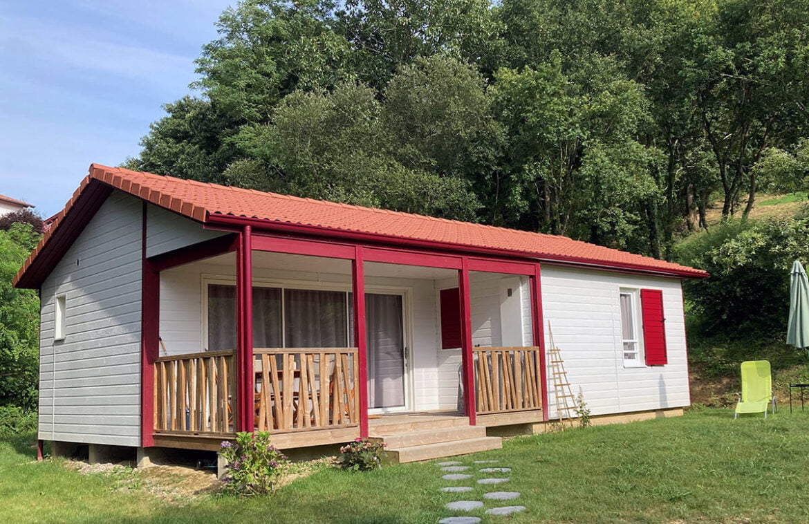Bardage fibres bois composite CANEXEL RIDGEWOOD BLANC plus durable et solide que le bardage Kaycan naturetech