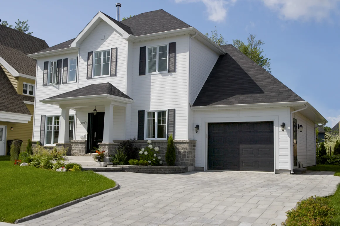 Bardage fibres bois composite CANEXEL RIDGEWOOD BLANC plus durable et solide que le bardage Kaycan naturetech